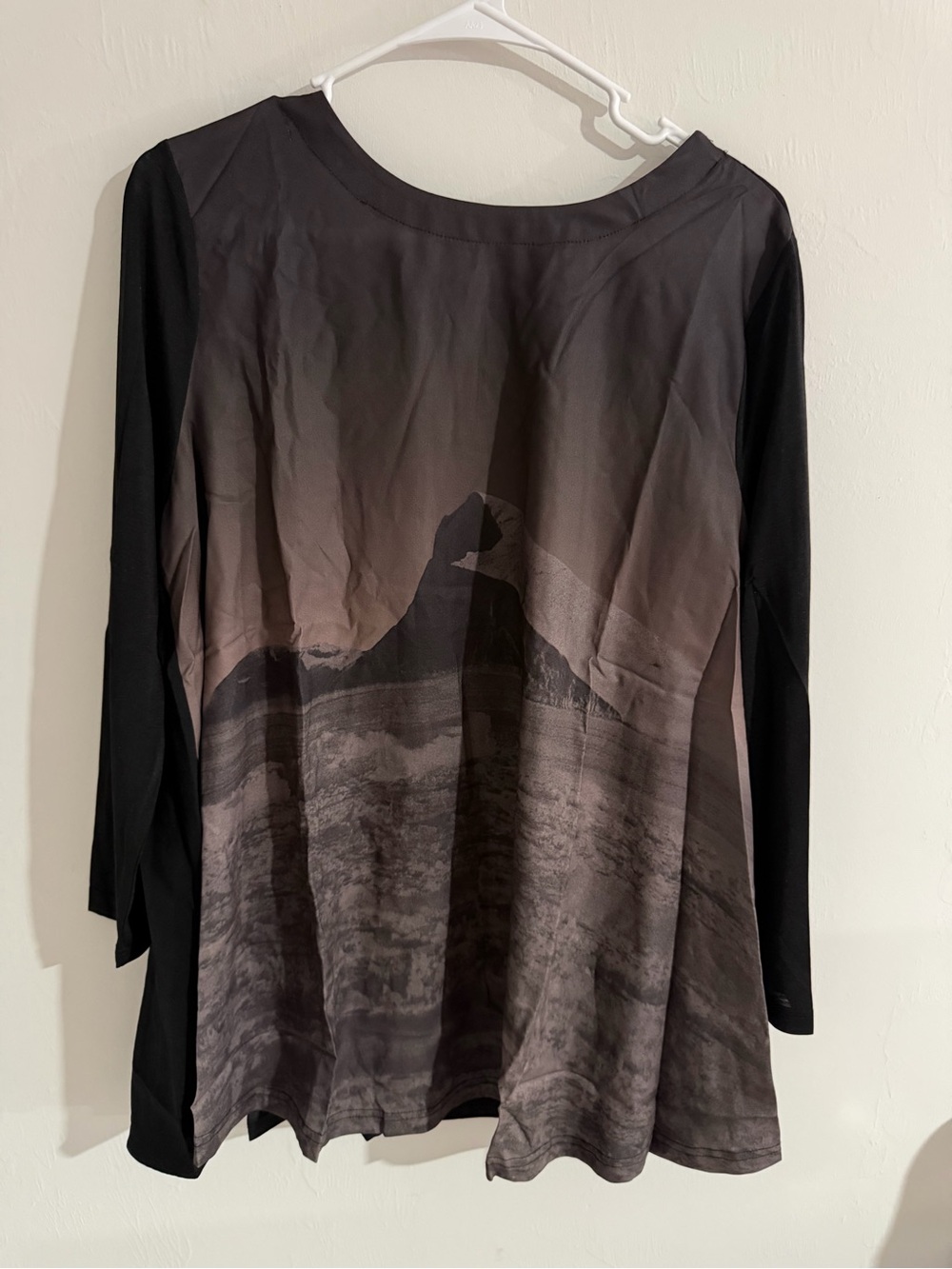 Women’s Black & Gray Printed Long-Sleeve Top
